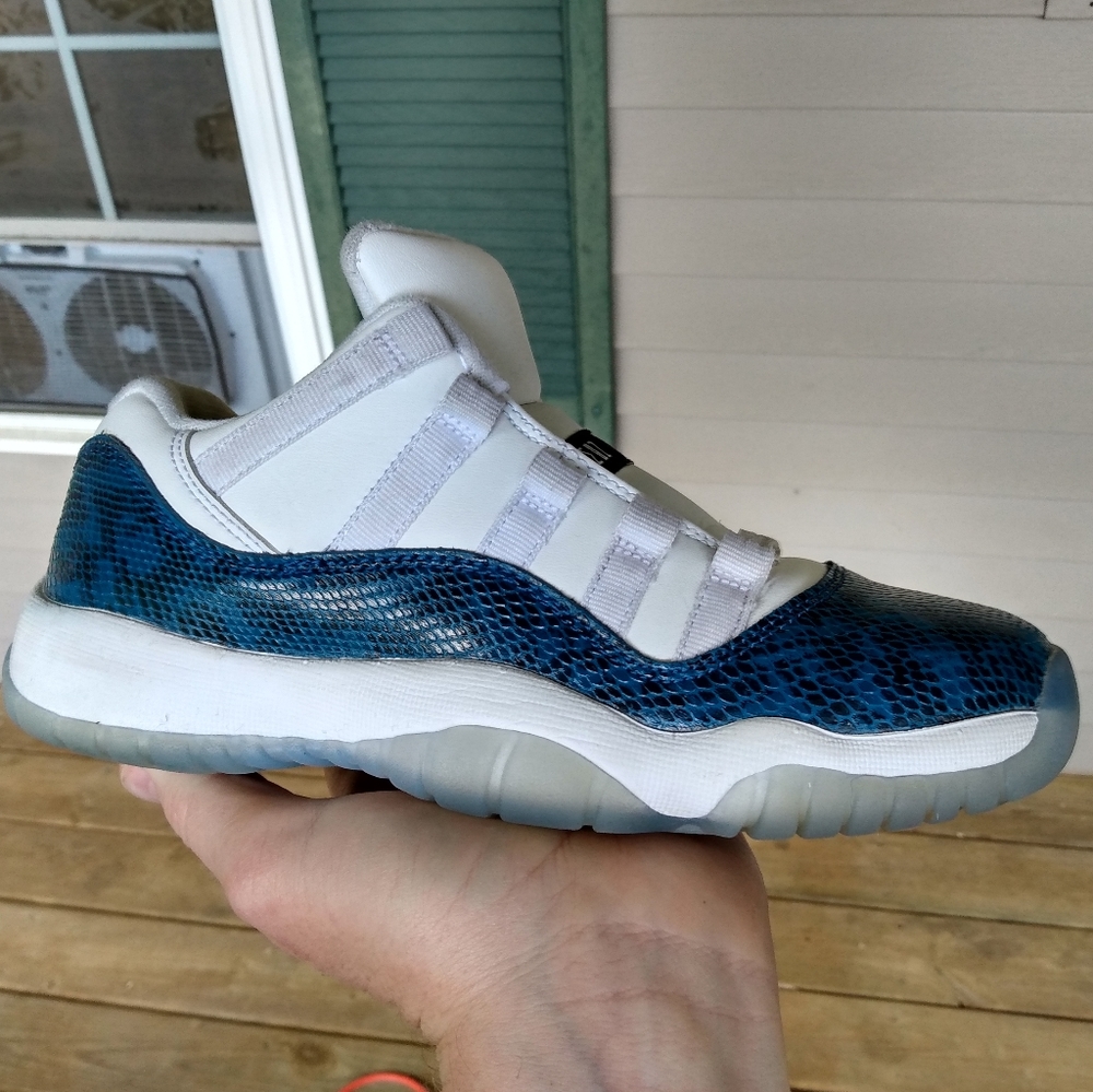 Jordan 11 low 'snakeskin'